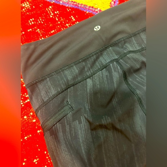 LULULEMON grey/black cropped printed leggings sz 6 - Picture 6 of 9